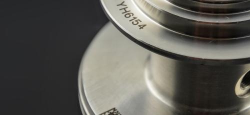 Cylindrical metal part with multi-level laser marking of a datamatrix code