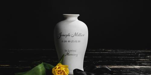 Bezpośrednie grawerowanie na urnach