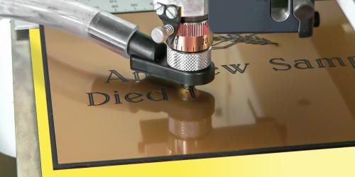 Memorial plaque engraving with a funeral engraving machine M20