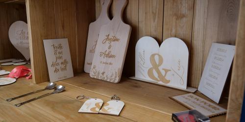 Laser engraving of wooden keyrings and boards