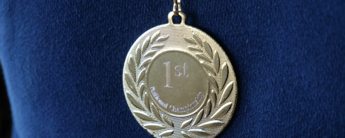 Mechanical engraving on a medal 